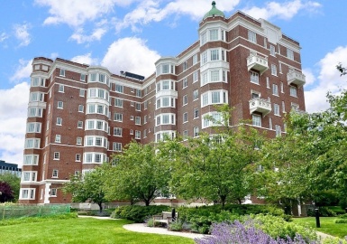 20 Chapel St, Brookline, Massachusetts 02446, 2 Bedrooms Bedrooms, 6 Rooms Rooms,2 BathroomsBathrooms,Residential Lease,For Rent,Chapel St,73132955