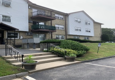 81 High St, Amesbury, Massachusetts 01913, 2 Bedrooms Bedrooms, 4 Rooms Rooms,1 BathroomBathrooms,Residential Lease,For Rent,High St,73139302