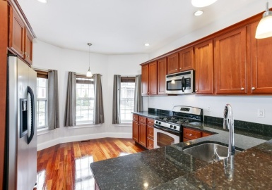 77 Adams St, Medford, Massachusetts 02155, 2 Bedrooms Bedrooms, 4 Rooms Rooms,2 BathroomsBathrooms,Residential Lease,For Rent,Adams St,73134617