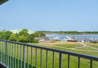 100 Cove Way, Quincy, Massachusetts 02169, 2 Bedrooms Bedrooms, 5 Rooms Rooms,2 BathroomsBathrooms,Residential Lease,For Rent,Cove Way,73129523