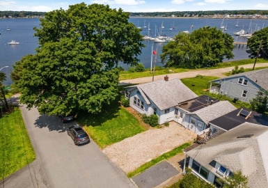 18 W Promenade St, Swansea, Massachusetts 02777, 1 Bedroom Bedrooms, 5 Rooms Rooms,1 BathroomBathrooms,Residential Lease,For Rent,W Promenade St,73129968