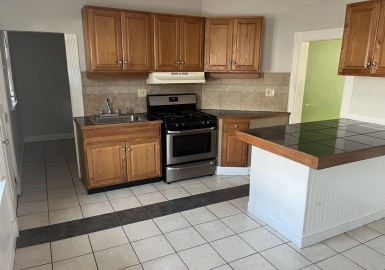 58 Essex Street, Chelsea, Massachusetts 02150, 2 Bedrooms Bedrooms, 4 Rooms Rooms,1 BathroomBathrooms,Residential Lease,For Rent,Essex Street,73120874