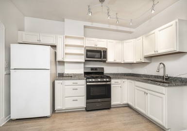 57 Essex Street, Chelsea, Massachusetts 02150, 2 Bedrooms Bedrooms, 4 Rooms Rooms,1 BathroomBathrooms,Residential Lease,For Rent,Essex Street,73132036