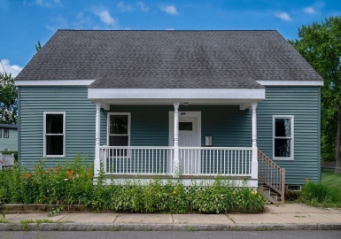 67 Aubin St, Amesbury, Massachusetts 01913, 4 Bedrooms Bedrooms, 6 Rooms Rooms,2 BathroomsBathrooms,Residential Lease,For Rent,Aubin St,73136031