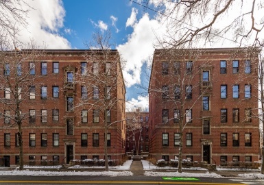 38 Linnaean, Cambridge, Massachusetts 02139, 2 Bedrooms Bedrooms, 5 Rooms Rooms,1 BathroomBathrooms,Residential Lease,For Rent,Linnaean,73091601