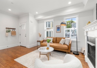 2 Franklin Street, Boston, Massachusetts 02129, 3 Bedrooms Bedrooms, 7 Rooms Rooms,2.5 BathroomsBathrooms,Residential,For Sale,Franklin Street,73127913