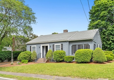 17 Walden Rd, Wakefield, Massachusetts 01880, 3 Bedrooms Bedrooms, 6 Rooms Rooms,1.5 BathroomsBathrooms,Residential,For Sale,Walden Rd,73129806