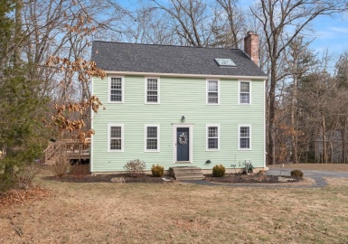 13 Hilltop Cir, West Newbury, Massachusetts 01985, 3 Bedrooms Bedrooms, 7 Rooms Rooms,2.5 BathroomsBathrooms,Residential,For Sale,Hilltop Cir,73077362