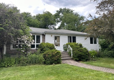 37 Selwyn Road, Newton, Massachusetts 02461, 2 Bedrooms Bedrooms, 7 Rooms Rooms,2 BathroomsBathrooms,Residential,For Sale,Selwyn Road,73122963
