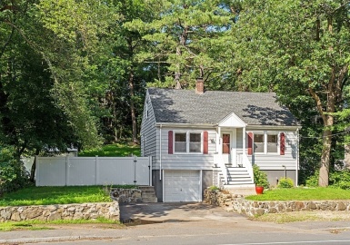 256 Walnut St., Saugus, Massachusetts 01906, 4 Bedrooms Bedrooms, 6 Rooms Rooms,1 BathroomBathrooms,Residential,For Sale,Walnut St.,73132932