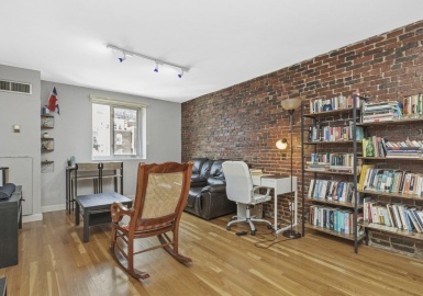 19 Wiget Street, Boston, Massachusetts 02113, 2 Bedrooms Bedrooms, 5 Rooms Rooms,1 BathroomBathrooms,Residential,For Sale,Wiget Street,73119115