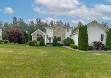 8 Coyote Gln, Southwick, Massachusetts 01077, 4 Bedrooms Bedrooms, 8 Rooms Rooms,2.5 BathroomsBathrooms,Residential,For Sale,Coyote Gln,73119080