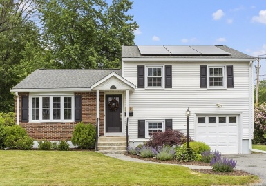 119 Smith St, Leominster, Massachusetts 01453, 3 Bedrooms Bedrooms, 7 Rooms Rooms,1.5 BathroomsBathrooms,Residential,For Sale,Smith St,73120918