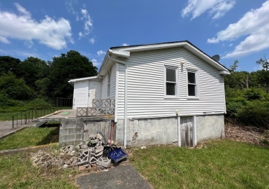 40 Bates Rd, Framingham, Massachusetts 01702, 2 Bedrooms Bedrooms, 4 Rooms Rooms,1 BathroomBathrooms,Residential,For Sale,Bates Rd,73127771