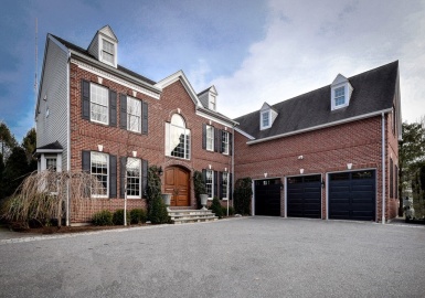20 Hunnewell St, Wellesley, Massachusetts 02481, 4 Bedrooms Bedrooms, 10 Rooms Rooms,4.5 BathroomsBathrooms,Residential,For Sale,Hunnewell St,73094306