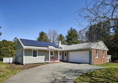 29 Colonial Ct, Amherst, Massachusetts 01002, 3 Bedrooms Bedrooms, 7 Rooms Rooms,2 BathroomsBathrooms,Residential,For Sale,Colonial Ct,73096463