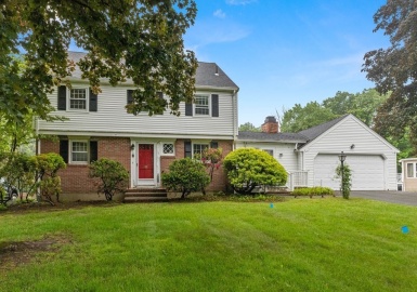 11 Perkins Row, Topsfield, Massachusetts 01983, 4 Bedrooms Bedrooms, 9 Rooms Rooms,2.5 BathroomsBathrooms,Residential,For Sale,Perkins Row,73130633
