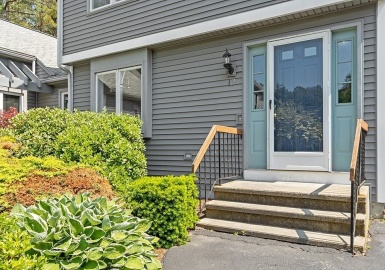 663 Wareham St, Middleboro, Massachusetts 02346, 2 Bedrooms Bedrooms, 4 Rooms Rooms,1.5 BathroomsBathrooms,Residential,For Sale,Stonebridge,Wareham St,73124562