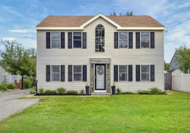 41 Black Rock Rd, Melrose, Massachusetts 02176, 3 Bedrooms Bedrooms, 7 Rooms Rooms,2 BathroomsBathrooms,Residential,For Sale,Black Rock Rd,73126906