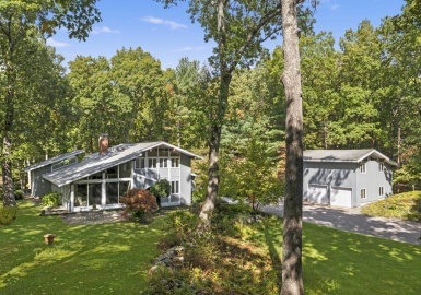 969 South St, Needham, Massachusetts 02492, 5 Bedrooms Bedrooms, 10 Rooms Rooms,3 BathroomsBathrooms,Residential,For Sale,South St,73044284