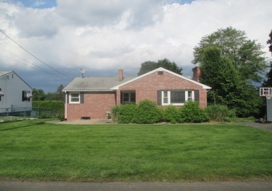 24 Quinn Drive, Holyoke, Massachusetts 01040, 3 Bedrooms Bedrooms, 5 Rooms Rooms,1 BathroomBathrooms,Residential,For Sale,Quinn Drive,73128651