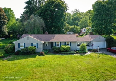 105 Central Park Dr, Holyoke, Massachusetts 01040, 3 Bedrooms Bedrooms, 5 Rooms Rooms,2 BathroomsBathrooms,Residential,For Sale,Central Park Dr,73115111