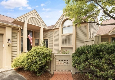 7 Wainwright Rd, Winchester, Massachusetts 01890, 2 Bedrooms Bedrooms, 9 Rooms Rooms,3 BathroomsBathrooms,Residential,For Sale,The Ledges,Wainwright Rd,73123705