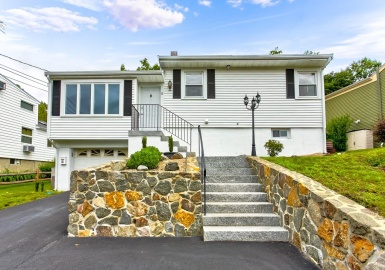 12 Stone Rd, Arlington, Massachusetts 02474, 3 Bedrooms Bedrooms, 7 Rooms Rooms,2 BathroomsBathrooms,Residential,For Sale,Stone Rd,73127523