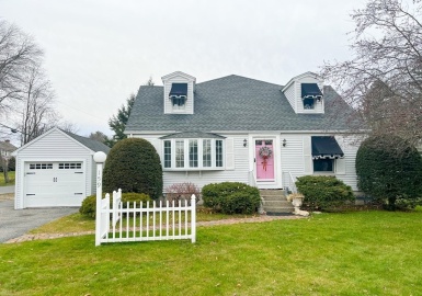159 Maple St, East Longmeadow, Massachusetts 01028, 4 Bedrooms Bedrooms, 9 Rooms Rooms,2.5 BathroomsBathrooms,Residential,For Sale,Maple St,73096647