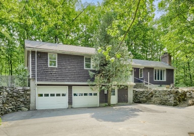 90 Holden Street, Shrewsbury, Massachusetts 01545, 4 Bedrooms Bedrooms, 10 Rooms Rooms,2 BathroomsBathrooms,Residential,For Sale,Holden Street,73116587