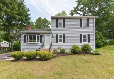190 Wachusett St, Franklin, Massachusetts 02038, 3 Bedrooms Bedrooms, 8 Rooms Rooms,2 BathroomsBathrooms,Residential,For Sale,Wachusett St,73123856