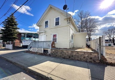 64 Woodman St, Lynn, Massachusetts 01905, 2 Bedrooms Bedrooms, 4 Rooms Rooms,1.5 BathroomsBathrooms,Residential,For Sale,Woodman St,73079426
