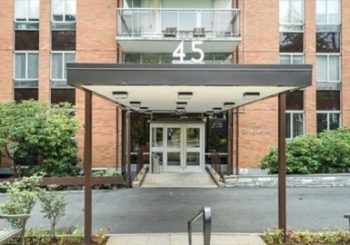 45 Longwood Ave, Brookline, Massachusetts 02446, 2 Bedrooms Bedrooms, 4 Rooms Rooms,2 BathroomsBathrooms,Residential,For Sale,The Longwood,Longwood Ave,73113342
