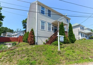 1366 Pleasant St, Weymouth, Massachusetts 02189, 2 Bedrooms Bedrooms, 6 Rooms Rooms,1.5 BathroomsBathrooms,Residential,For Sale,Pleasant St,73132305