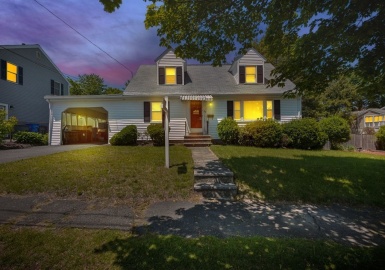 20 Shade Street, Waltham, Massachusetts 02452, 3 Bedrooms Bedrooms, 7 Rooms Rooms,2 BathroomsBathrooms,Residential,For Sale,Shade Street,73116996