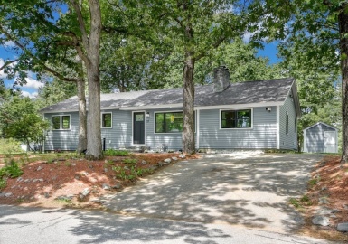 17 Kensington Dr, Chelmsford, Massachusetts 01824, 4 Bedrooms Bedrooms, 9 Rooms Rooms,2 BathroomsBathrooms,Residential,For Sale,Kensington Dr,73126221