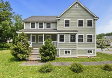 1185 Main Street, Clinton, Massachusetts 01510, 3 Bedrooms Bedrooms, 6 Rooms Rooms,1.5 BathroomsBathrooms,Residential,For Sale,North Main Street Condominiums,Main Street,73122272