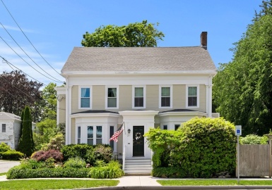211 High St, Newburyport, Massachusetts 01950, 3 Bedrooms Bedrooms, 5 Rooms Rooms,2.5 BathroomsBathrooms,Residential,For Sale,High St,73126071