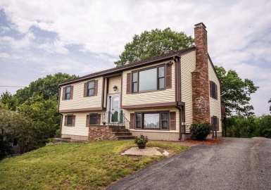 21 Honeysuckle Rd, Gloucester, Massachusetts 01930, 3 Bedrooms Bedrooms, 7 Rooms Rooms,2.5 BathroomsBathrooms,Residential,For Sale,Honeysuckle Rd,73124384