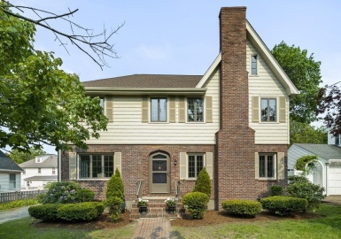 36 Louise Road, Belmont, Massachusetts 02478, 4 Bedrooms Bedrooms, 9 Rooms Rooms,2.5 BathroomsBathrooms,Residential,For Sale,Louise Road,73117428