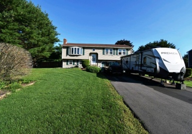 22 Rocco Dr, Blackstone, Massachusetts 01504, 3 Bedrooms Bedrooms, 8 Rooms Rooms,2 BathroomsBathrooms,Residential,For Sale,Rocco Dr,73134936