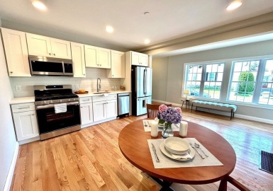 492 Cabot St, Beverly, Massachusetts 01915, 1 Bedroom Bedrooms, 3 Rooms Rooms,1 BathroomBathrooms,Residential,For Sale,Cabot Crossing,Cabot St,73135509