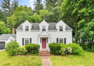 26 River St, Andover, Massachusetts 01810, 5 Bedrooms Bedrooms, 9 Rooms Rooms,2.5 BathroomsBathrooms,Residential,For Sale,River St,73124865