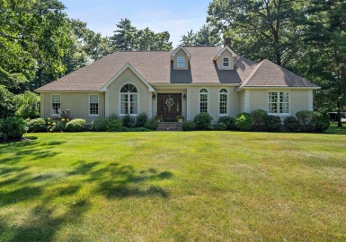 71 Tania Drive, Taunton, Massachusetts 02718, 5 Bedrooms Bedrooms, 12 Rooms Rooms,3.5 BathroomsBathrooms,Residential,For Sale,Tania Drive,73134270