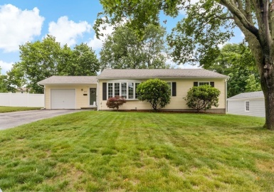 110 Connecticut Ave, Somerset, Massachusetts 02726, 3 Bedrooms Bedrooms, 5 Rooms Rooms,1 BathroomBathrooms,Residential,For Sale,Connecticut Ave,73131214
