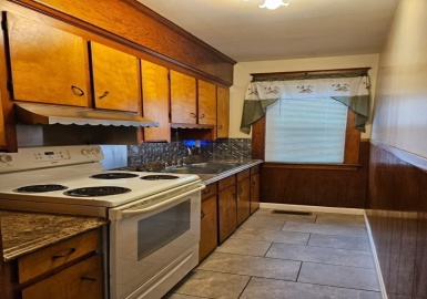 29 Auburn St, Methuen, Massachusetts 01844, 3 Bedrooms Bedrooms, 5 Rooms Rooms,1 BathroomBathrooms,Residential Lease,For Rent,Auburn St,73177312