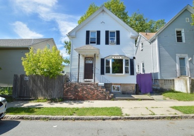 137 Sycamore St, New Bedford, Massachusetts 02740, 3 Bedrooms Bedrooms, 6 Rooms Rooms,1 BathroomBathrooms,Residential,For Sale,Sycamore St,73131619
