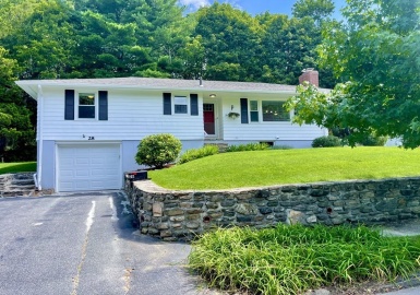 28 Hilltop Cir, Worcester, Massachusetts 01609, 3 Bedrooms Bedrooms, 7 Rooms Rooms,1.5 BathroomsBathrooms,Residential,For Sale,Hilltop Cir,73148514