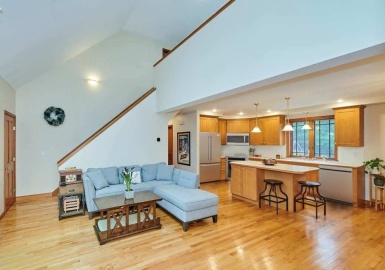 389 Central Street, Boylston, Massachusetts 01505, 2 Bedrooms Bedrooms, 5 Rooms Rooms,1 BathroomBathrooms,Residential Lease,For Rent,Central Street,73191379