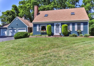 25 Bedford St, Falmouth, Massachusetts 02536, 4 Bedrooms Bedrooms, 7 Rooms Rooms,2 BathroomsBathrooms,Residential,For Sale,Bedford St,73132989